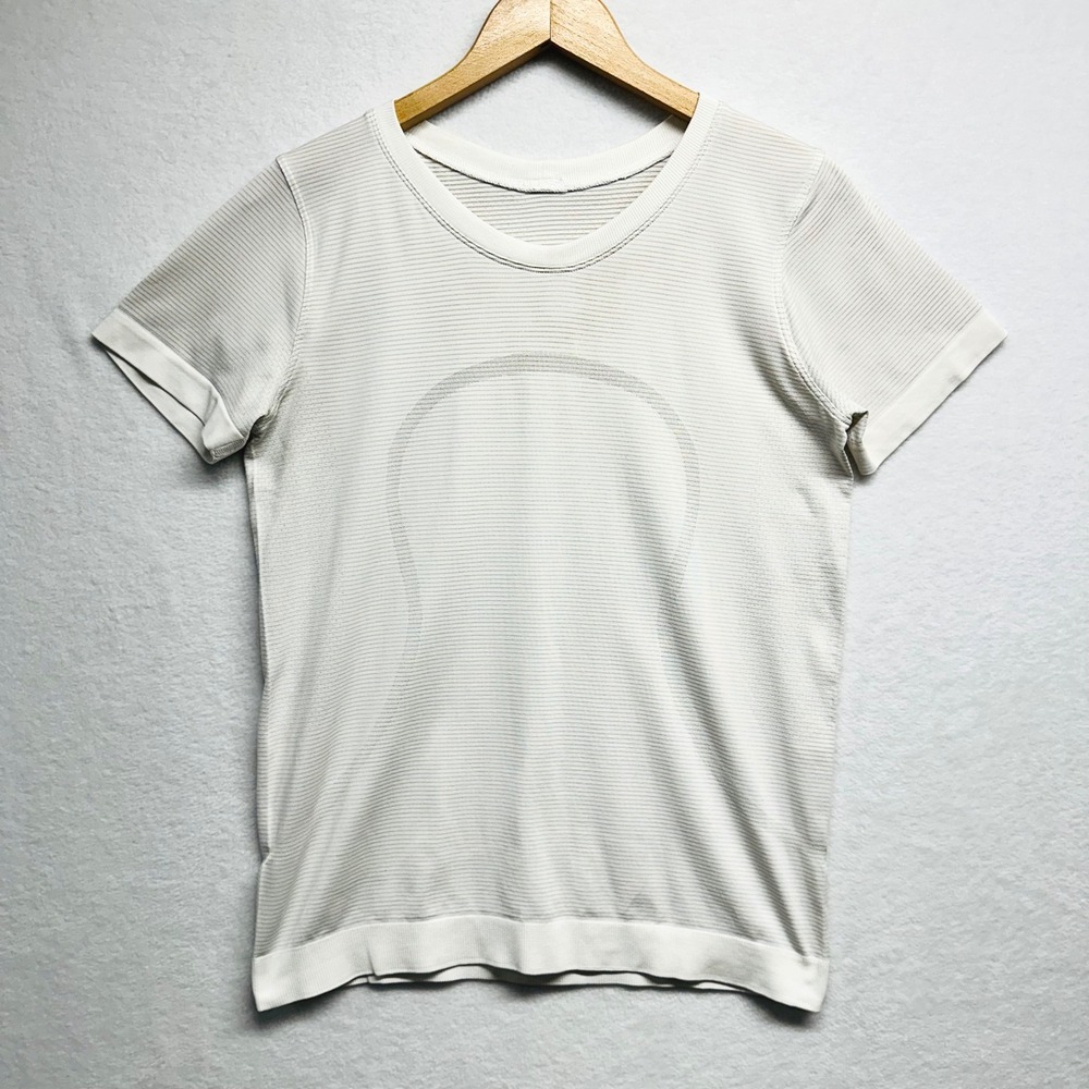 Lululemon Swiftly Tech Short Sleeve 2.0 Women 8 White Grey Striped Seamless Top - Picture 1 of 7